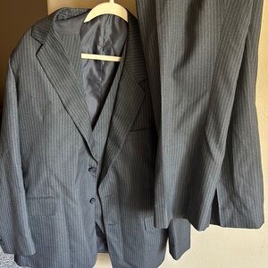 Elegant Charcoal Pinstripe Men's Suit